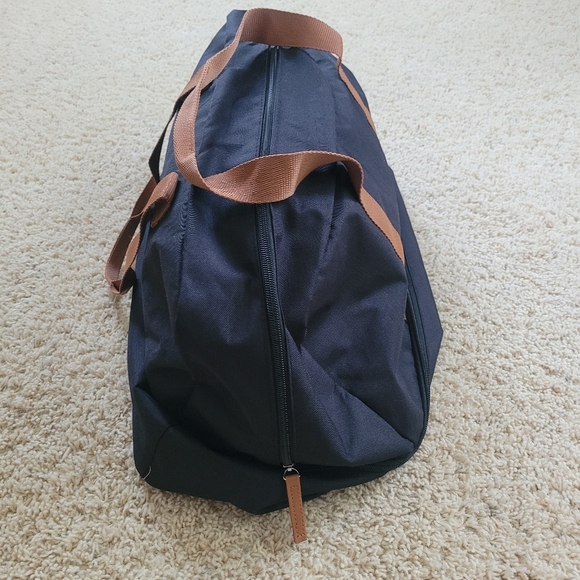 DSW Black Weekender Duffle Bag With Shoe Compartment OS Vacation Travel - Picture 4 of 12